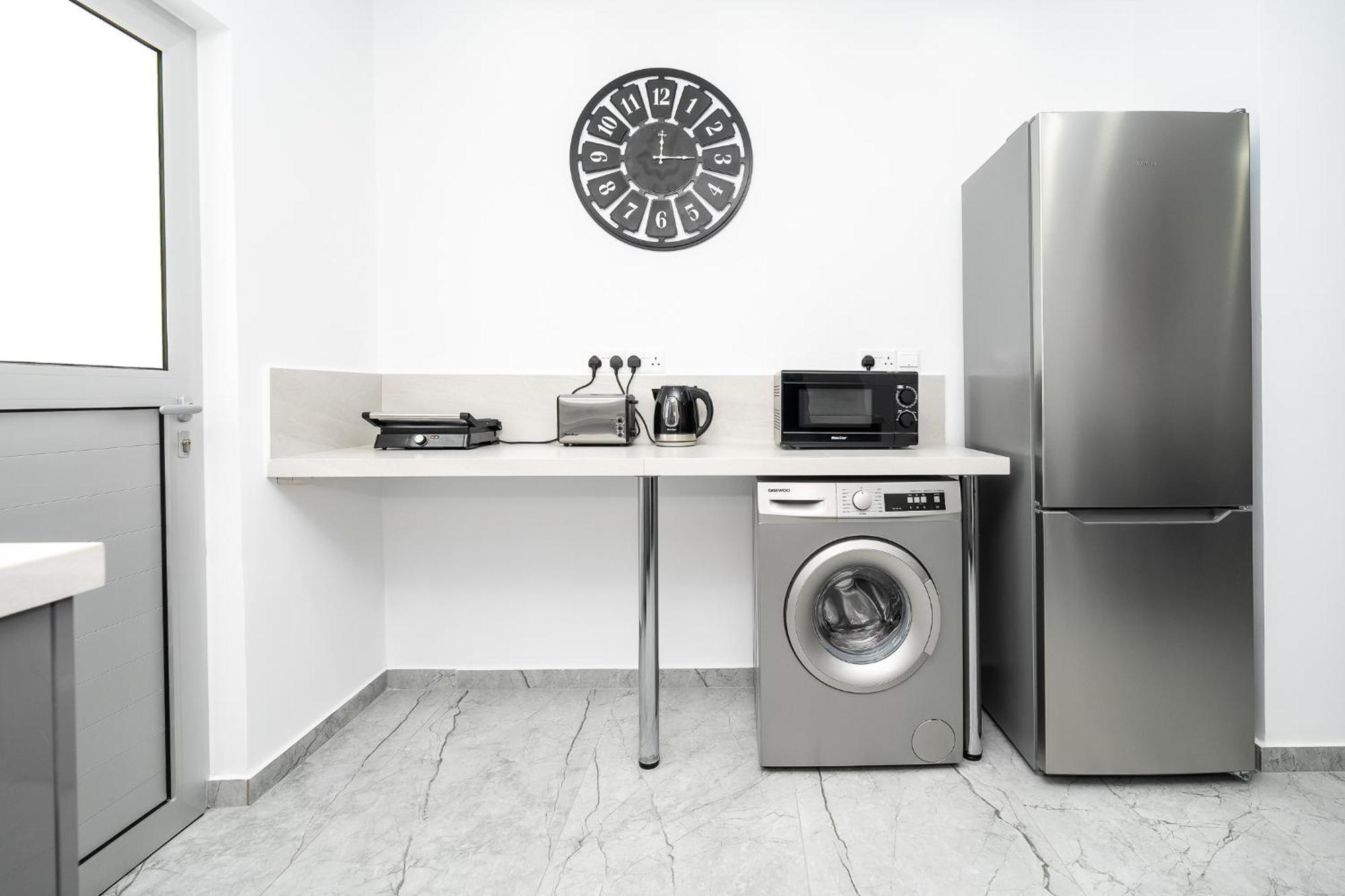 Spiros Luxury Apartments Айя Напа Екстериор снимка