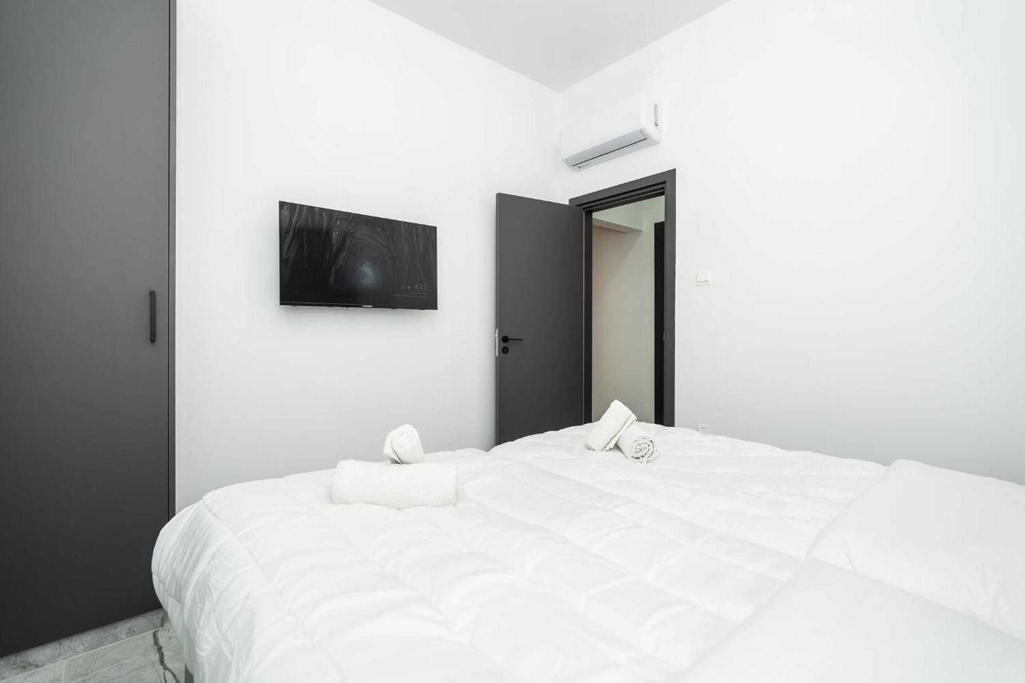 Spiros Luxury Apartments Айя Напа Екстериор снимка